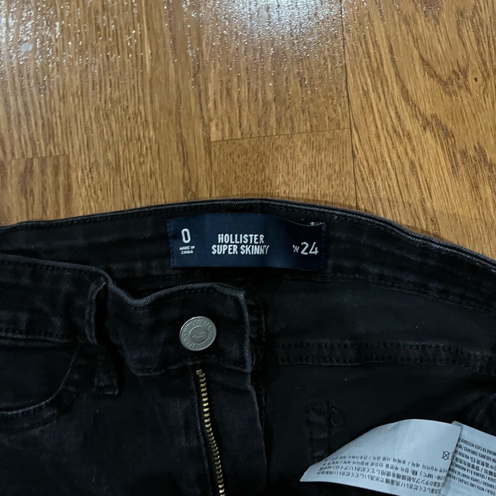black Holister ripper jeans